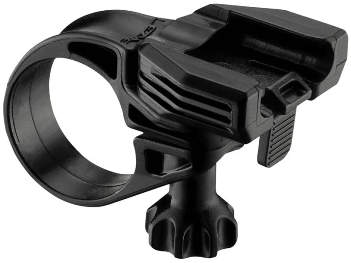 Wir präsentieren die Lezyne Lenkerhalterung, die für 25,4-mm- und 31,8-mm-Klemmen entwickelt wurde – eine schwarze Metallklemme mit einem hohlen, runden Rahmen und einem gezahnten Griff. Sie verfügt über einen an der Unterseite angebrachten Feststellknopf für sichere Einstellungen. Das kompakte und praktische Design macht sie ideal zum Halten oder Sichern von Objekten. Exklusiv in unserem Online-Fahrradshop erhältlich.