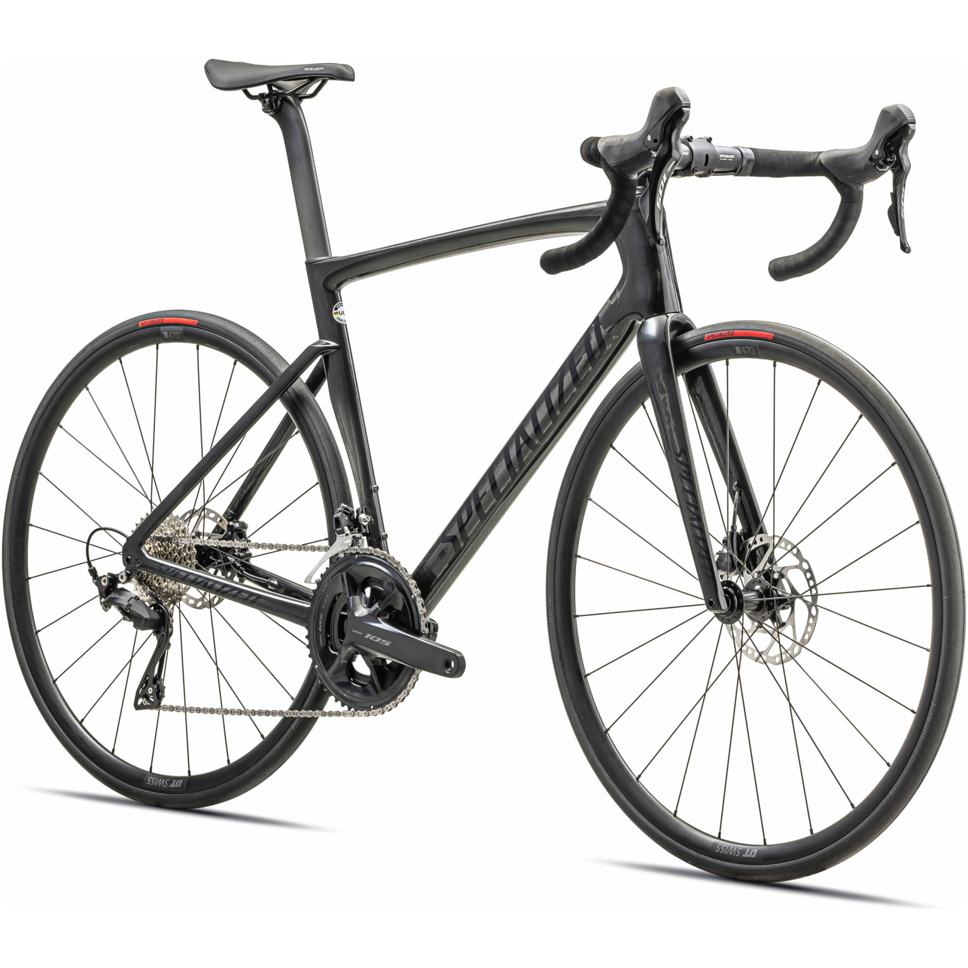 Das Specialized Tarmac SL7 Sport ist ein elegantes, schwarzes Rennrad mit Rennlenker und dünnen Reifen. Der Fahrradrahmen trägt stolz die Marke „Specialized“ und verfügt über Scheibenbremsen für optimale Bremskraft. Dieses Modell ist bei Ihrem bevorzugten Online-Fahrradhändler erhältlich und verfügt außerdem über Räder mit mehreren Speichen und einen Antriebsstrang mit Kette und Umwerfer für sanftes Schalten.