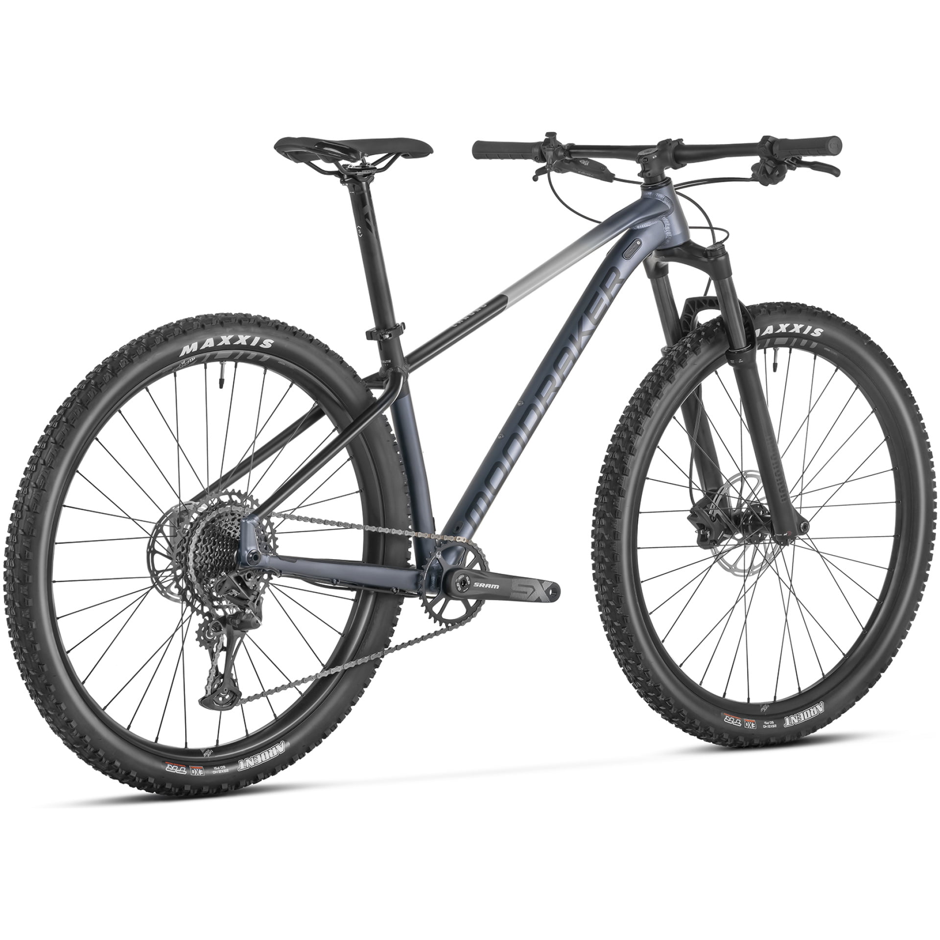 Ein elegantes, modernes Mountainbike mit einem metallisch grauen Rahmen, schwarzem Lenker und großen schwarzen Rädern. Das Mondraker Chrono DC verfügt über eine Federgabel, Scheibenbremsen und dicke, grobstollige Reifen für das Fahren im Gelände. Perfekt für jedes Gelände und ab sofort in unserem Online-Fahrradshop erhältlich.