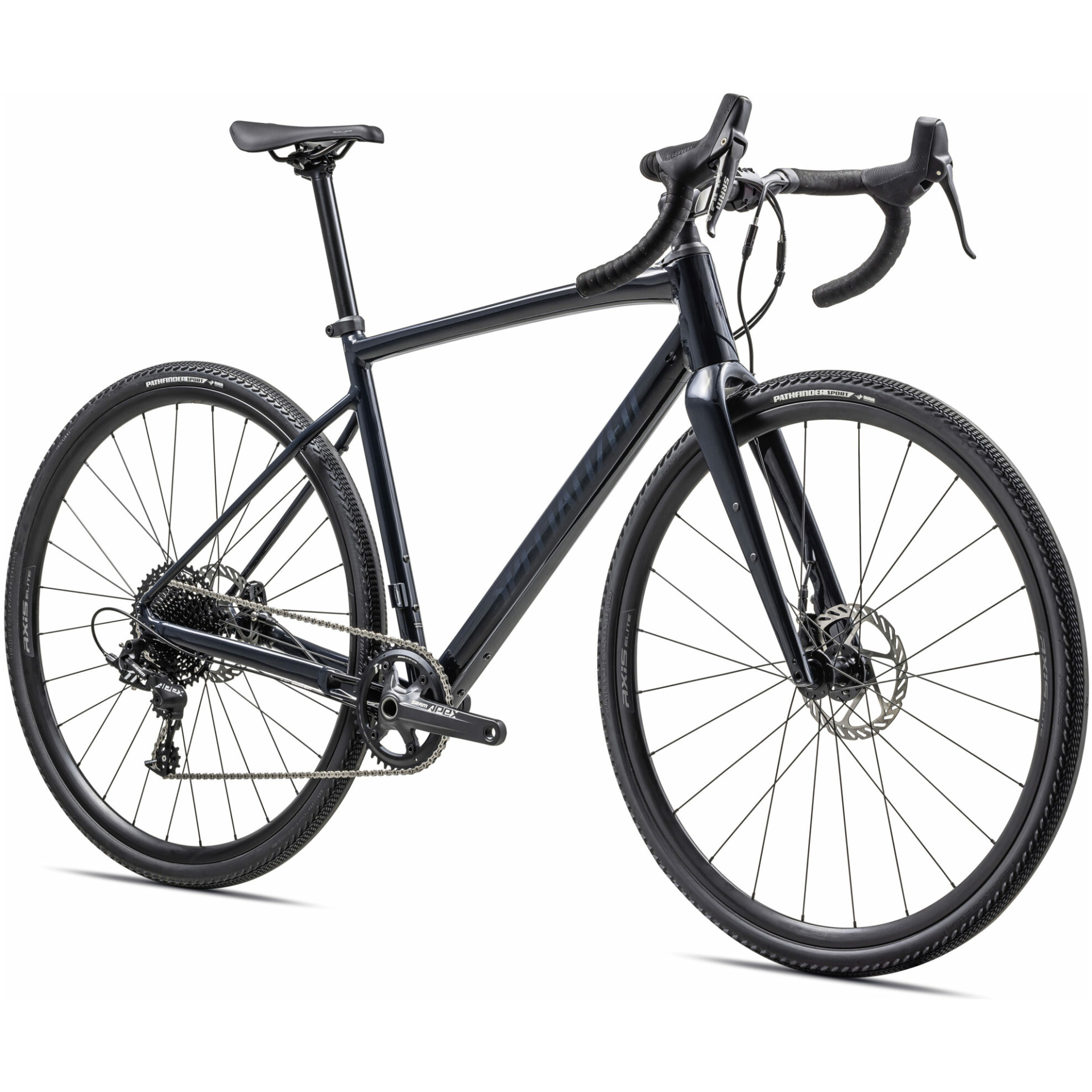 Wir präsentieren das Specialized Diverge Comp E5 – ein elegantes, schwarzes Gravelbike mit Rennlenker, Scheibenbremsen und robustem Rahmen. Die leicht grobstolligen Reifen machen es ideal für gemischtes Gelände. Dieses außergewöhnliche Fahrrad ist schräg positioniert, um den beeindruckenden Antrieb und das Gesamtdesign hervorzuheben. Es ist jetzt in unserem Online-Fahrradshop erhältlich.