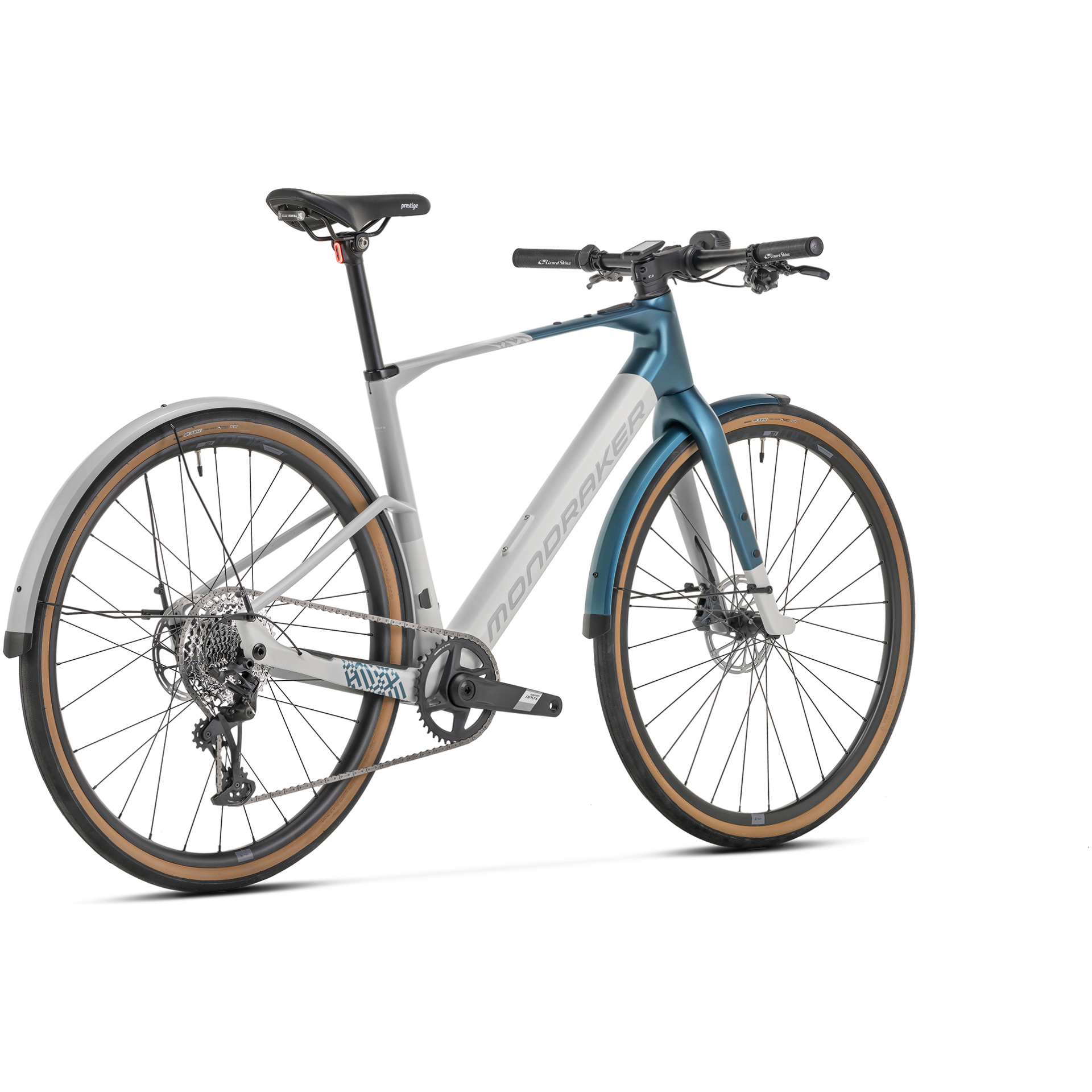 Wir präsentieren das Mondraker Dusty X, ein elegantes und modernes Fahrrad in einem auffälligen Farbschema aus Silber und Blaugrün. Dieses hochmoderne Fahrrad verfügt über breite Reifen, fortschrittliche Scheibenbremsen und einen robusten Rahmen für ultimative Haltbarkeit. Darüber hinaus verfügt es über ein effizientes Gangsystem, einen flachen Lenker für bessere Kontrolle und ein funktionales hinteres Schutzblech. Das Mondraker Dusty X wurde entwickelt, um sowohl erstklassige Leistung als auch außergewöhnlichen Komfort zu bieten und ist jetzt bei Ihrem bevorzugten Online-Fahrradhändler erhältlich.