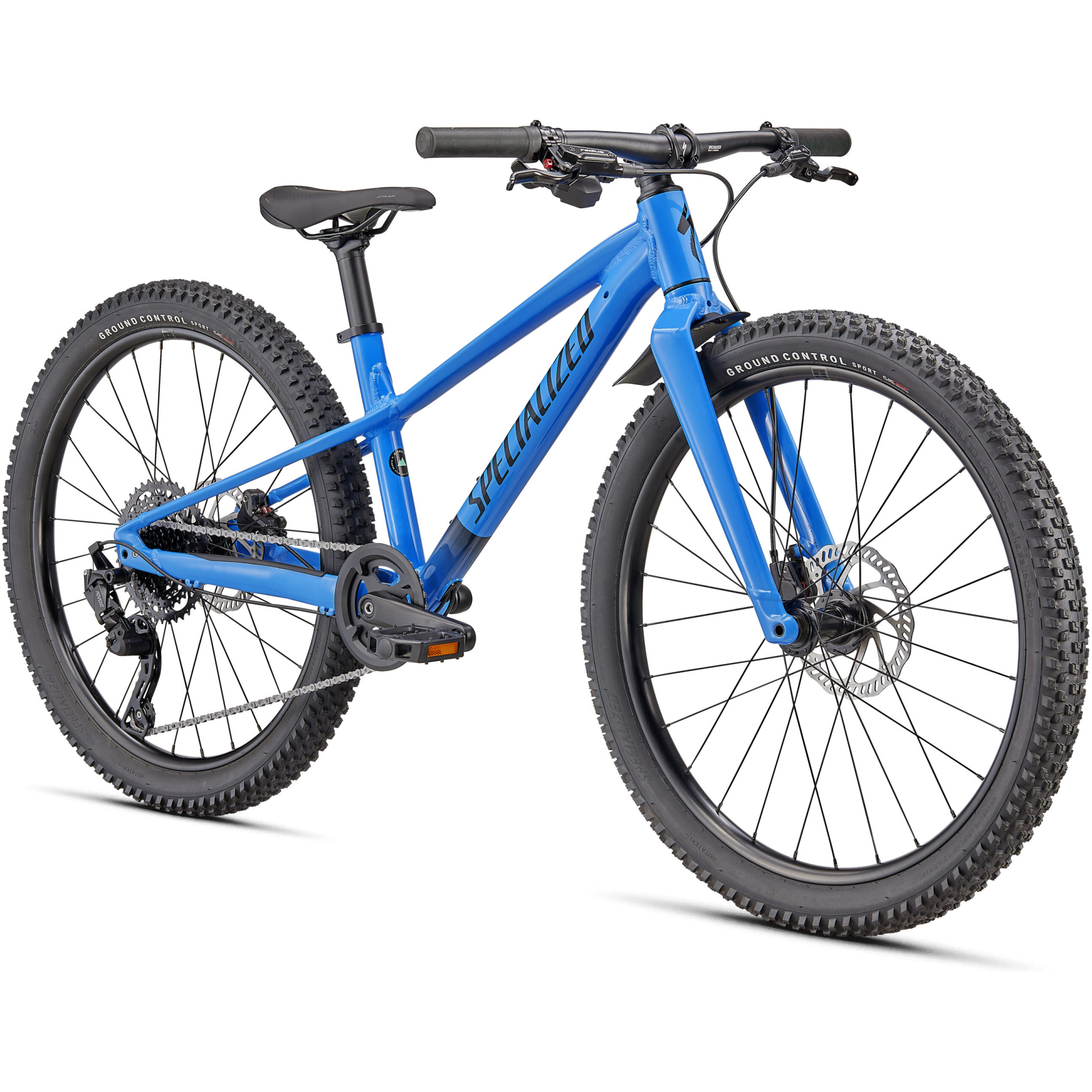 Das Specialized Riprock 24 ist ein leuchtend blaues Mountainbike mit robustem Rahmen. Es ist mit großen Stollenreifen, Scheibenbremsen, flachem Lenker und einer Vorderradgabel mit Federung ausgestattet. Sein schlankes und sportliches Design macht es ideal für das Trail-Fahren und es ist in einem Online-Fahrradshop erhältlich. Das Produkt wird vor einem weißen Hintergrund angezeigt.