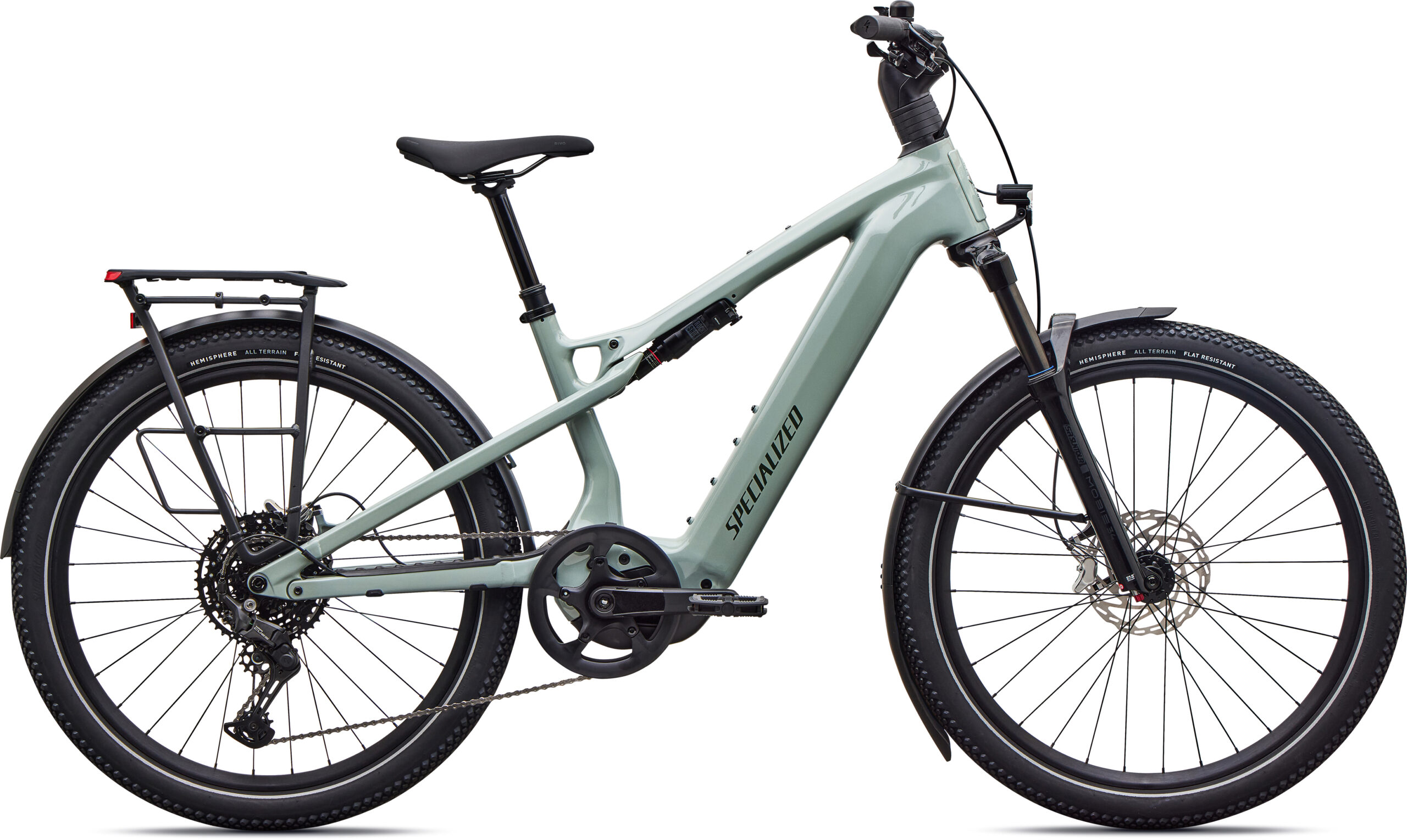 Ein hellgrünes Specialized Turbo Vado 3 X 4.0 E-Bike mit Gepäckträger, Schutzblechen, Scheibenbremsen und breiten Reifen, von der Seite vor weißem Hintergrund abgebildet.